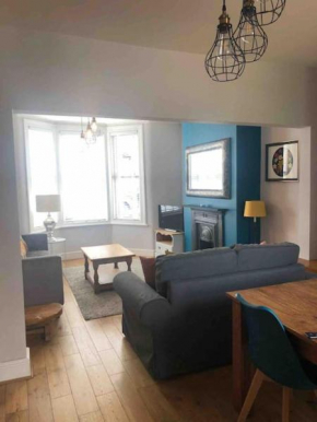 Gloucester Rd 2 mins away - Fab, new, trendy house